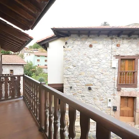 Casas Rurales La Bolera En Cabrales Country house *