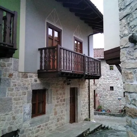 Casas Rurales La Bolera En Cabrales Country house Carrena de Cabrales